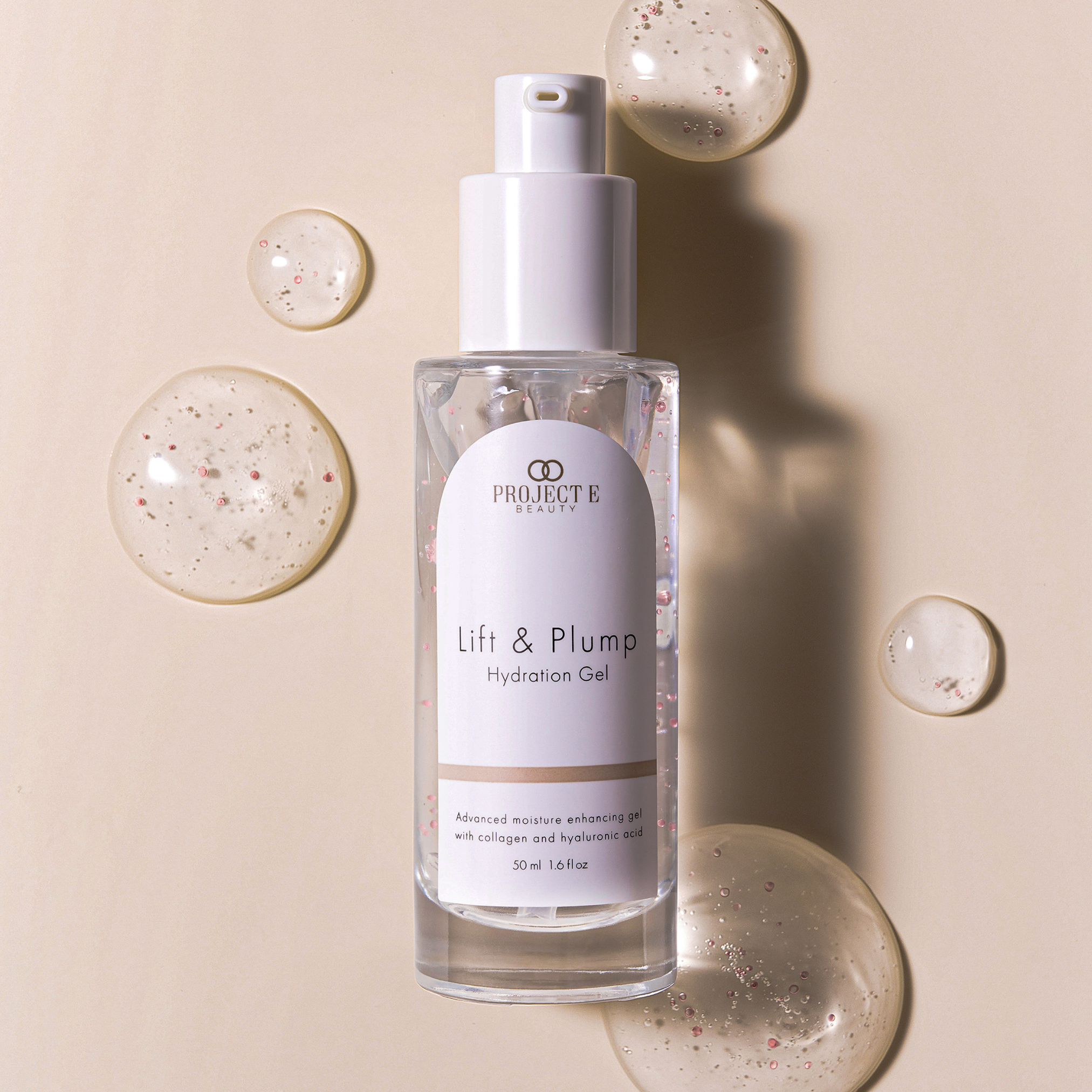 Intense hydrating and plumping serum with hyaluronic acid and collagen.